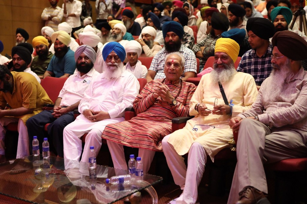 Guru and audience at program